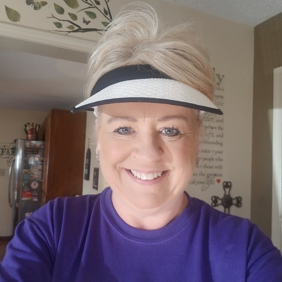 Meet your Posher, Crystal - Picture 2 of 9